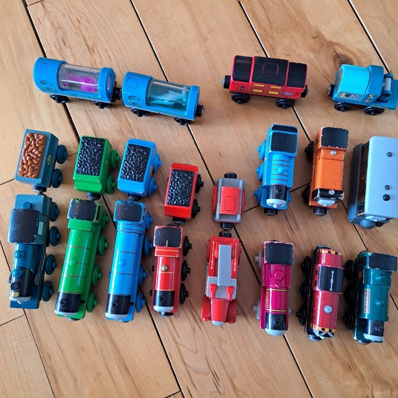 THOMAS TRAIN WOODEN LOT OF 15!  READ!  Thomas Train Wooden Railway - Picture 15 of 16